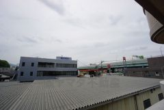 南側にバルコニーがあり、暖かな日差しが入ってきます＾＾