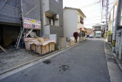 前面道路含む現地写真。