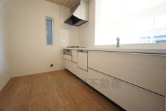 対面式キッチンなのでリビングにいるご家族とコミュニケーションを取りながら洗い物や、お料理が楽しめそうですね＾＾