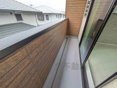 天気のいい日にはお布団もまとめて干せそうなバルコ二ーです＾＾