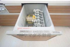 炊事時間を大幅に短縮できる食器洗浄乾燥機付き＾＾食器を洗う手間が減るので家族とのコミュニケーションの時間や自分の時間が増えますね。