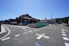 角地なので、開放感が得られます。 また、日差しが入りやすく、家の奥まで明るくなるのが嬉しいポイントです。 