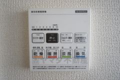 浴室暖房乾燥機には、暖房、乾燥、涼風、換気の4つの機能が付いています。タイマー付きです。換気・雨の日の洗濯も安心です＾＾
