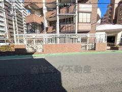 敷地内ゴミ置き場有。