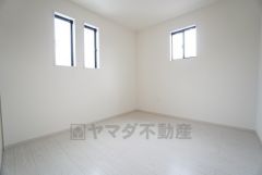 2面採光を確保した明るい室内は、風通しも良く、大変居心地の良い空間となっております＾＾