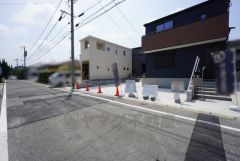 前面道路は北東側約6ｍの公道に面しています。