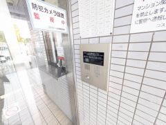 エントランスはオートロックを採用＾＾来訪者を確認できる安心のセキュリティ仕様で、お子さん1人での留守番時にも活躍しそうです＾＾