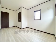 6帖。住む人のこだわりを活かす洋室＾＾収納スペースあり＾＾