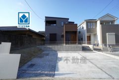 西鉄バス「鶴田」歩8分＾＾天神・博多行。快速も停車します＾＾マルショク鶴田(車2分/650ｍ)敷地約56坪＾＾お庭付き＾＾