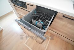 炊事時間を大幅に短縮できる食器洗浄乾燥機付き＾＾食器を洗う手間が減るので家族とのコミュニケーションの時間や自分の時間が増えますね。