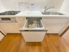 炊事時間を大幅に短縮できる食器洗浄乾燥機付き＾＾食器を洗う手間が減るので家族とのコミュニケーションの時間や自分の時間が増えますね。