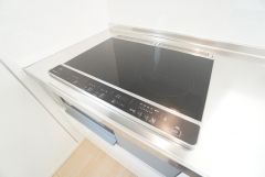 汚れてもサッとふける、お手入れのしやすいIHクッキングヒーター。オール電化なので経済的です。