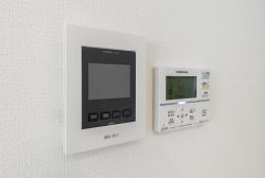 防犯はもちろん、セールスマン対策にもなるモニター付きインターホンです。お子さん1人での留守番時にも活躍しそうです。