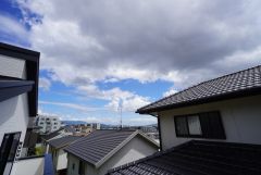 目の前に日差しを遮る建物がないので、日当たり＆風通し良好です＾＾