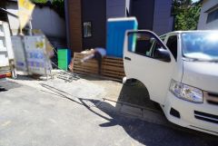 駐車スペースはゆとりある2台分を確保。マイカー用に、お客さま用に、余裕を持ってご利用いただけます。