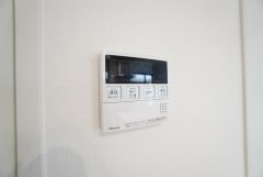 おいだき機能つきなのでお風呂に入る時間が異なるご家庭には嬉しいですね。ボタン一つで快適で便利な生活が＾＾