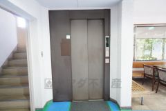 エレベーター付きで、忙しい朝の移動や重い荷物の持ち運びも負担が少なく快適。帰宅時の疲れを軽減し、毎日の生活動線をスムーズにしてくれる便利な設備です。