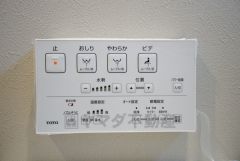 同仕様写真。現況と異なる場合は現況優先となります。 ウォシュレット、暖房便座、節電・節水機能など、使い勝手のよい高機能トイレ＾＾