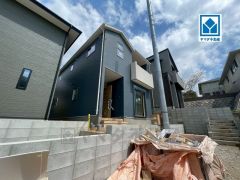 西鉄バス「寺塚」歩3分。天神行き＾＾歩4分圏にセブン、ローソン、ドラモリ、保育園など周辺環境充実しています＾＾