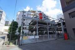 敷地内に駐車場を備えており、日々の車利用がスムーズ。（7000～9000円）空き状況はお問い合わせください＾＾