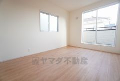 6帖。木の温もりがやさしいフローリングとシンプルなクロスです＾＾クローゼット付き＾＾