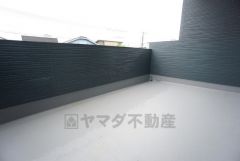 陽当たりの良いバルコニーです。お洗濯やお布団干しはもちろん、日光浴スペースにも＾＾足元は防水工事施工済です。