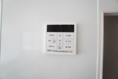おいだき機能つきなのでお風呂に入る時間が異なるご家庭には嬉しいですね。ボタン一つで快適で便利な生活が＾＾
