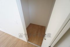 リビングには収納が設けられています。物が沢山集まりがちなリビングに収納スペースがあると便利ですね＾＾