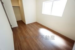 7.5帖の納戸です。居室としても十分にお使いいただけます＾＾