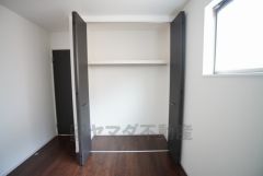 クローゼット付きなので、すっきりと整理整頓でき気持ちよく過ごせますね＾＾