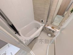 1日の疲れを癒すくつろぎのバスルーム。換気機能付きなのでお風呂のカビ予防にもなります＾＾