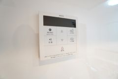 おいだき機能つきなのでお風呂に入る時間が異なるご家庭には嬉しいですね。ボタン一つで快適で便利な生活が＾＾