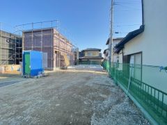 駐車スペースはゆとりある2台分を確保。マイカー用に、お客さま用に、余裕を持ってご利用いただけます＾＾ 