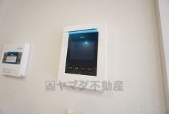 防犯はもちろん、セールスマン対策にもなるモニター付きインターホンです。