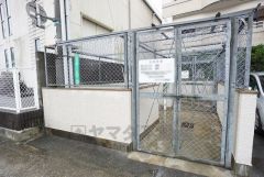 共用部。ゴミ置き場。