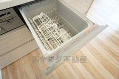 炊事時間を大幅に短縮できる食器洗浄乾燥機付き＾＾食器を洗う手間が減るので家族とのコミュニケーションの時間や自分の時間が増えますね。