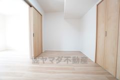 家具を選ばないナチュラルなフローリングとシンプルなクロスです＾＾