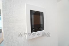 防犯性もばっちり、TVモニター付きインターホン完備。来訪者の顔が見えるので、安心＾＾