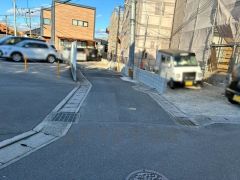 A号地は3方道路に面しており、開放感が得られます。 また、日差しが入りやすく、家の奥まで明るくなるのが嬉しいポイントです＾＾