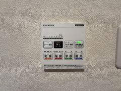 浴室暖房乾燥機には、暖房、乾燥、涼風、換気の4つの機能が付いています。タイマー付きです。換気・雨の日の洗濯も安心です＾＾