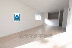 家族が集まる開放的なリビング。思い思いの時間を過ごしたり食事をしたり、素敵な団らんの場になりますね＾＾