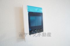 防犯性もばっちり、TVモニター付きインターフォン完備。大きなモニターで玄関先を確認できます。