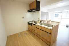 対面式キッチンなのでリビングにいるご家族とコミュニケーションを取りながら洗い物やお料理が楽しめそうですね。