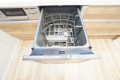 炊事時間を大幅に短縮できる食器洗浄乾燥機付き＾＾食器を洗う手間が減るので家族とのコミュニケーションの時間や自分の時間が増えますね。