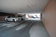 敷地内に駐車場あります＾＾ 月額（8，000円）最新の空き状況についてはお問い合わせください。 
