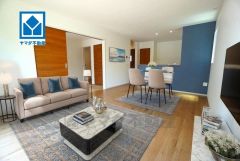 家具はCGによるイメージ図です。リビングは、陽光あふれる明るい空間です。居心地良く、ご家族皆がゆったり寛げる憩いの空間となりそうです＾＾