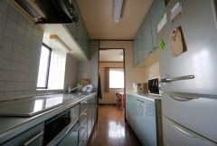 キッチンには窓がついているので臭いがこもりにくいですね。