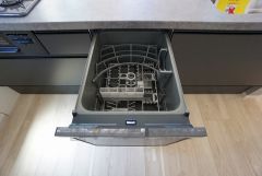 家事の時間が短縮できる食器洗浄乾燥機付。後片付けもラクラクです。