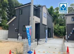 小中学校近く＾＾須玖小(歩5分)、春日中(歩7分)。子育て世帯におススメの住環境です。歩9分圏にマルキョウ＆西鉄バス停＆保育園など＾＾