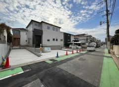 前面道路。北側約6ｍ公道。 